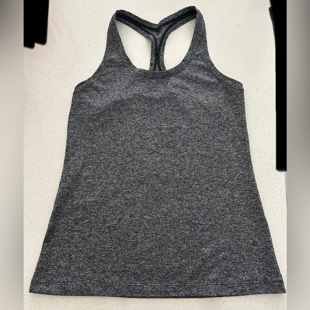 Lululemon: Women’s Tank Top (ptp approx 15.5in)